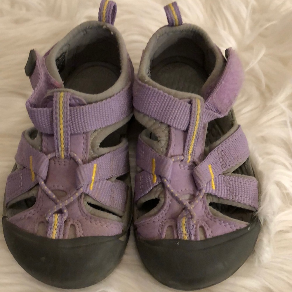 KEEN LAVENDER GIRL SZ 7 GREAT COND NO STAINING